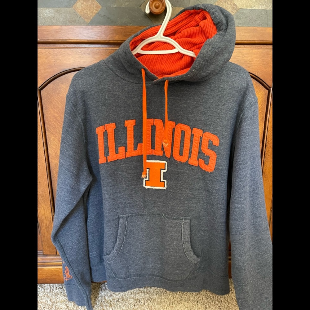 Illinois sweatshirt. Size large.